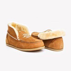 NIB Hari Mari Alta Tan Shearling Lined Slippers